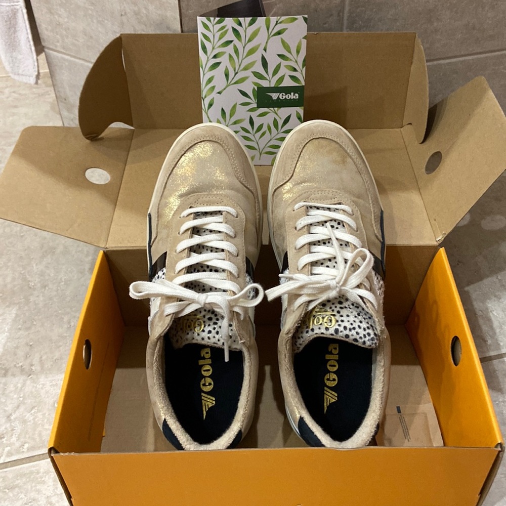 Gold cheetah casual tennis shoe